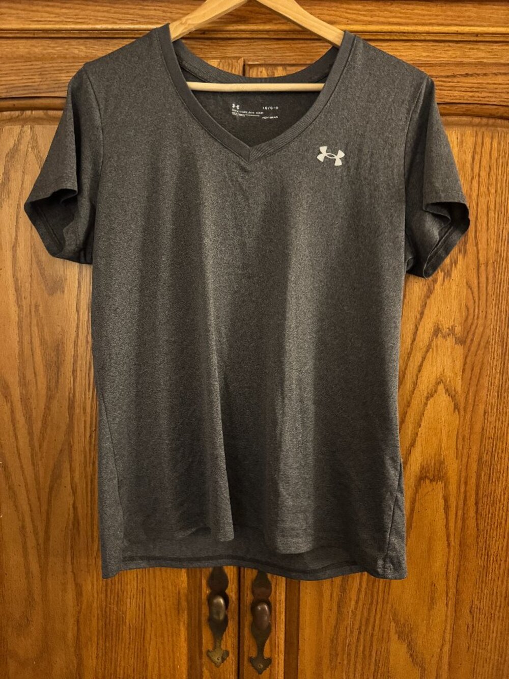 Under Armour HeatGear Women's Short Sleeve V-Neck Tee in Charcoal Gray